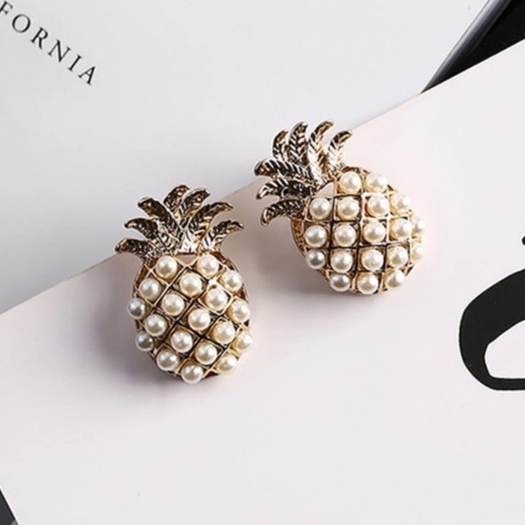 Atelier Sona Jewelry - Faux Pearl Pineapple earrings